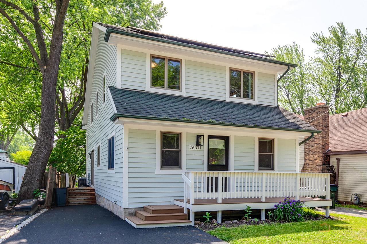 26371 N Elmwood Ave., Mundelein, IL 60060