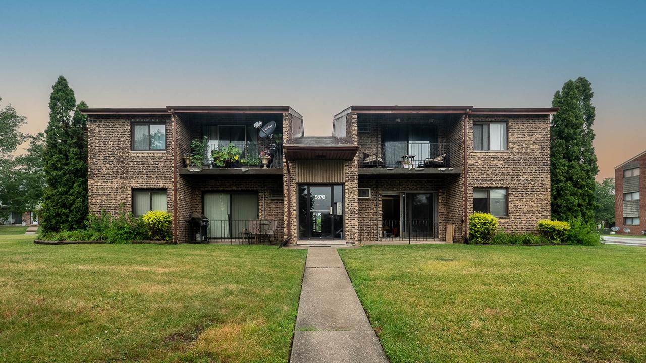9870 Cordoba Ct. #1B, Orland Park, IL 60462