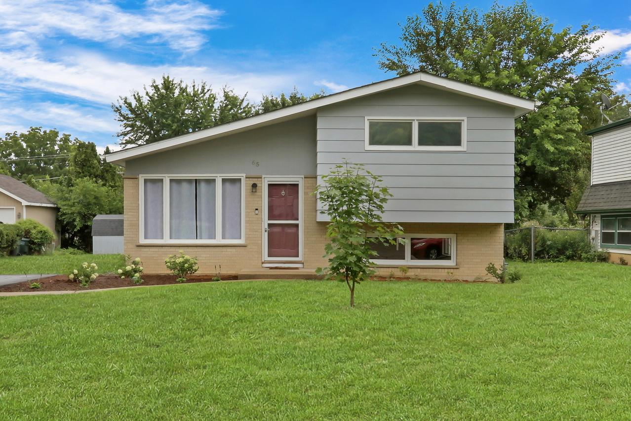 65 Hickory Dr., Lindenhurst, IL 60046