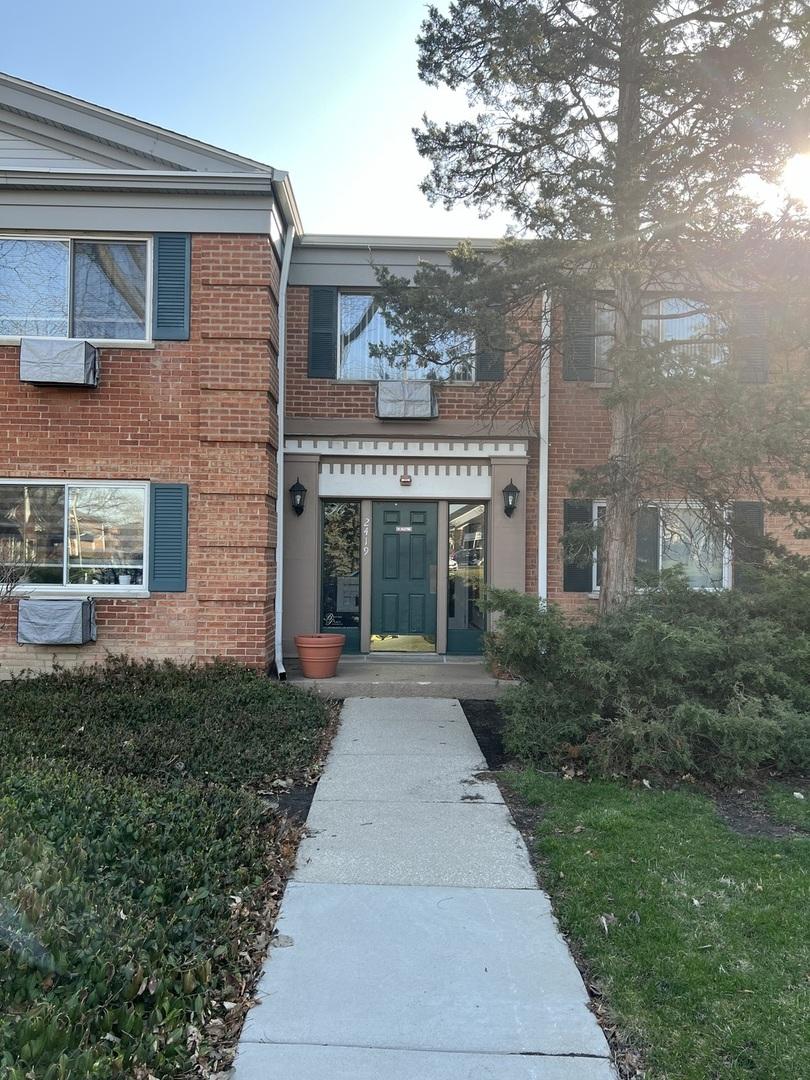 2419 S Goebbert Rd. #210, Arlington Heights, IL 60005