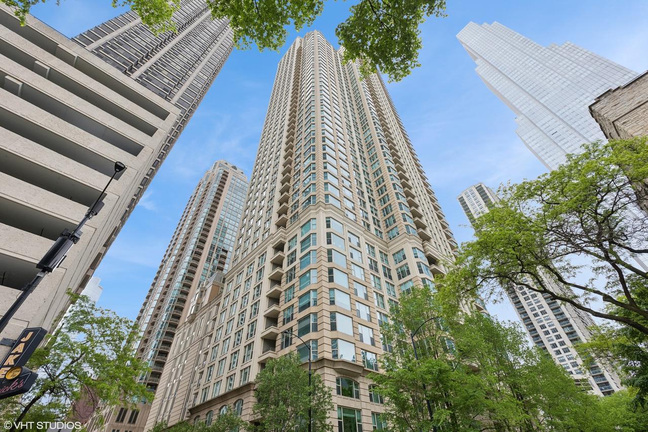 25 E Superior St. #3402, Chicago, IL 60611