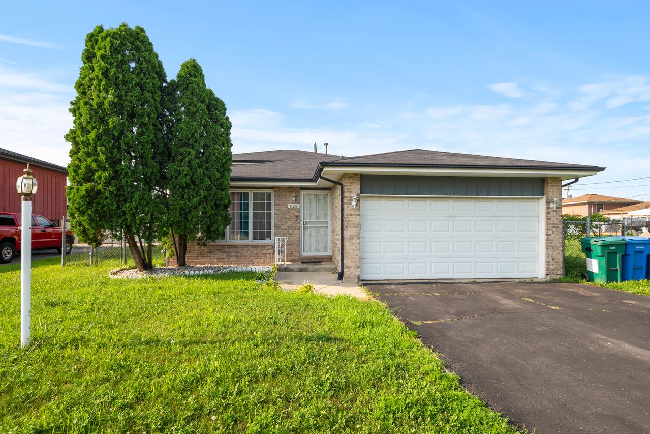 928 E 153rd St., Phoenix, IL 60426