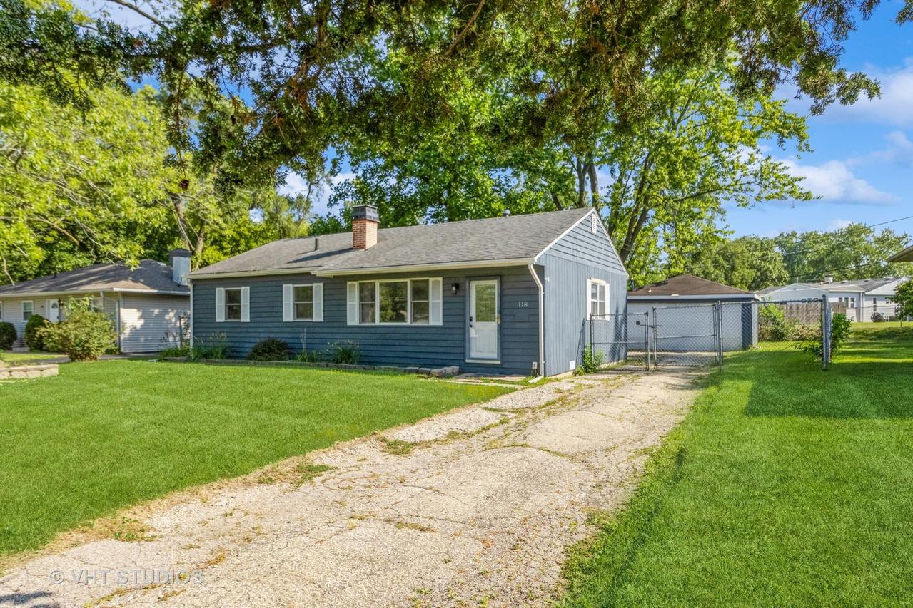 118 Ball Ave., Carpentersville, IL 60110