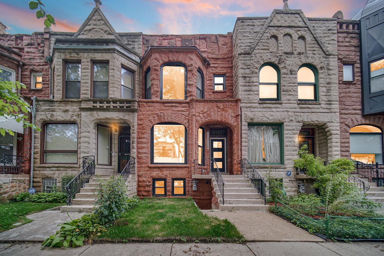 4752 S Champlain Ave., Chicago, IL 60615