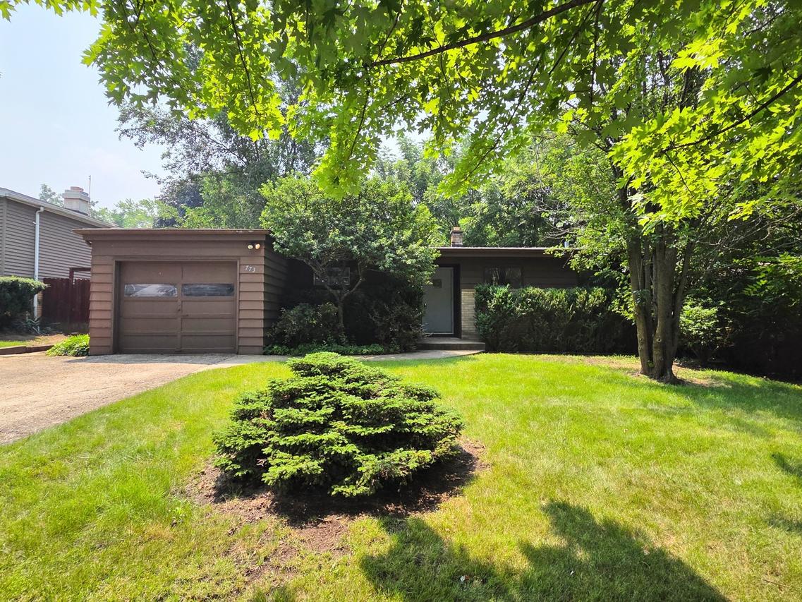 773 Lomond Dr., Mundelein, IL 60060