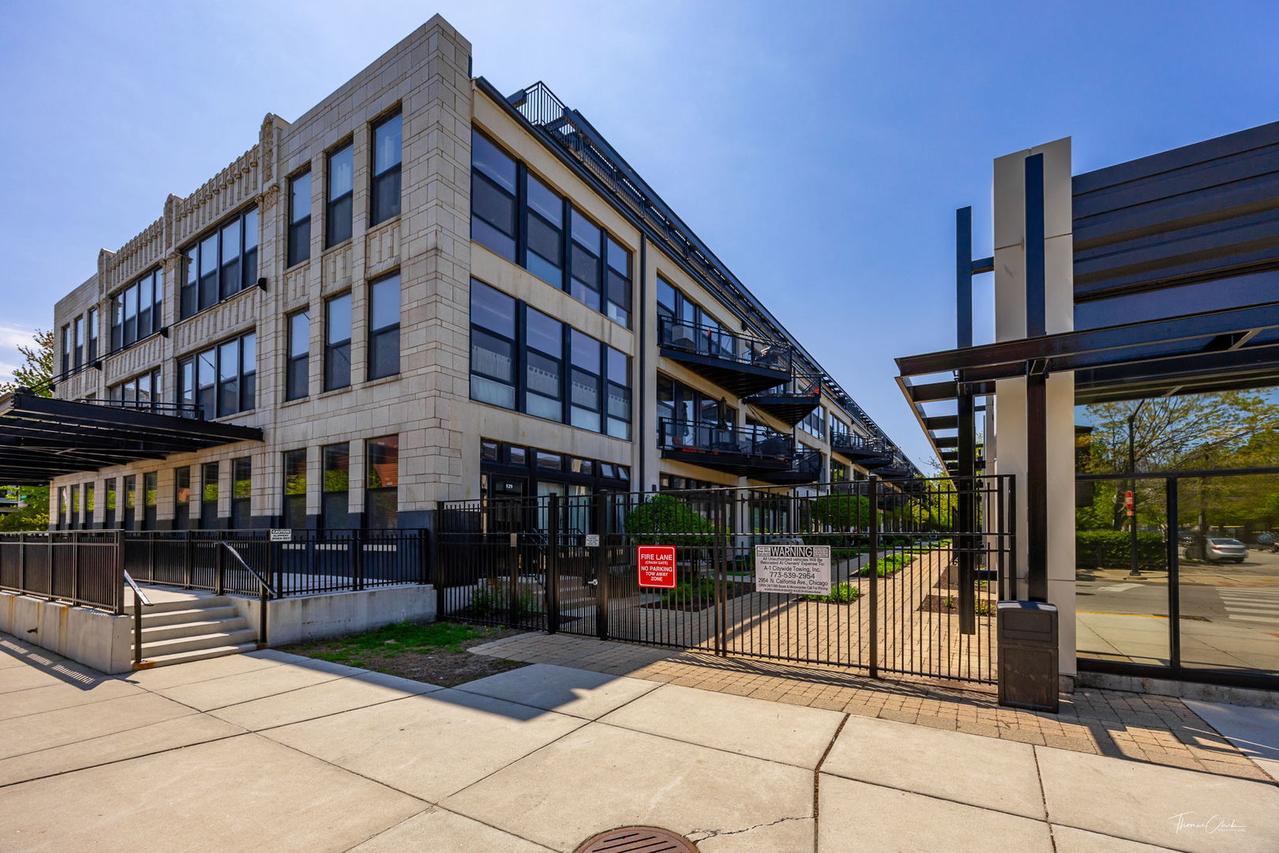 1000 W 15th St. #116, Chicago, IL 60608