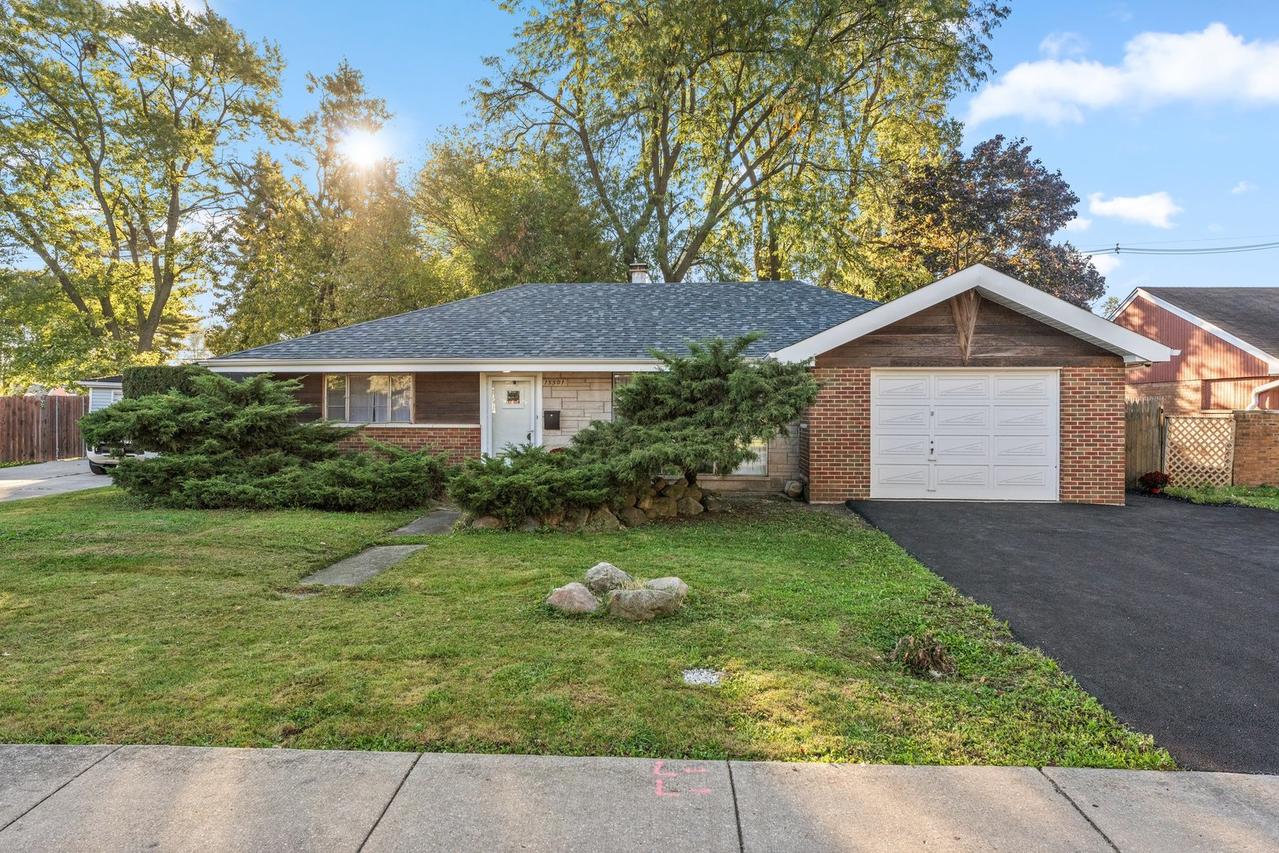 15501 Rose Dr., South Holland, IL 60473