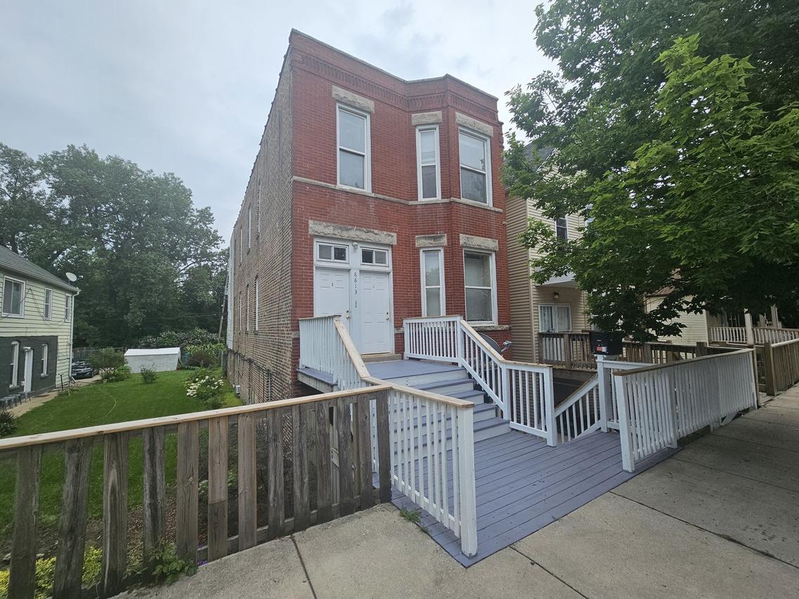 8813 S Buffalo Ave., Chicago, IL 60617