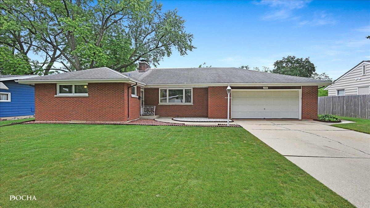 1330 Winona Ave., Aurora, IL 60506