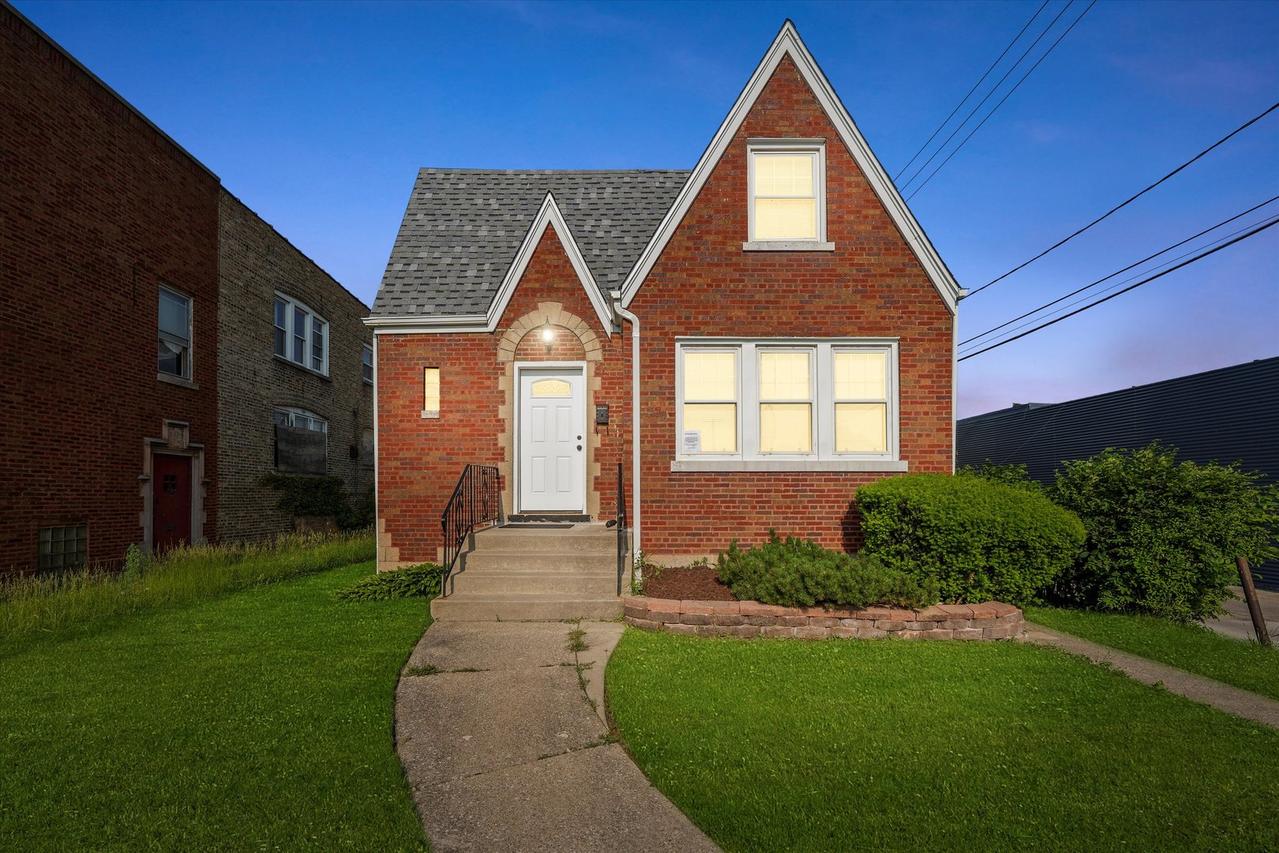 9443 S Racine Ave., Chicago, IL 60620