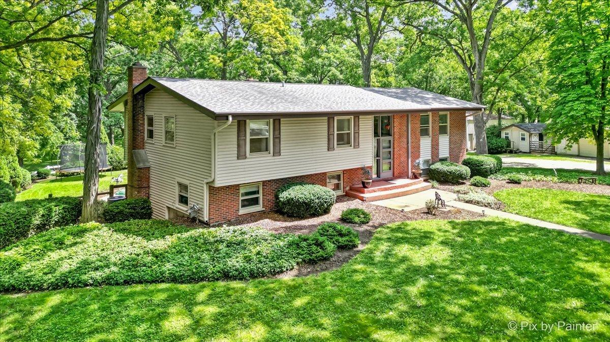 13N415 Burlington Rd., Hampshire, IL 60140