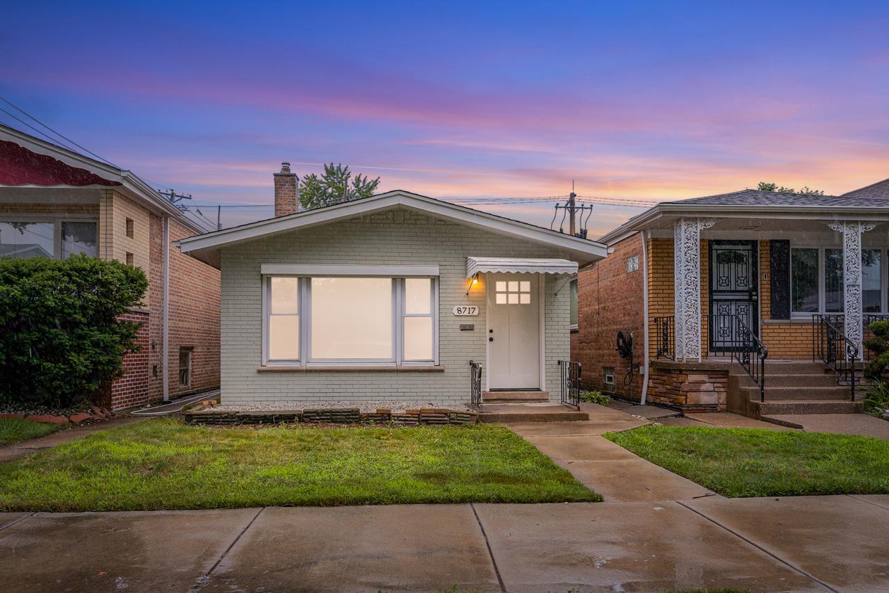 8717 S Luella Ave., Chicago, IL 60617
