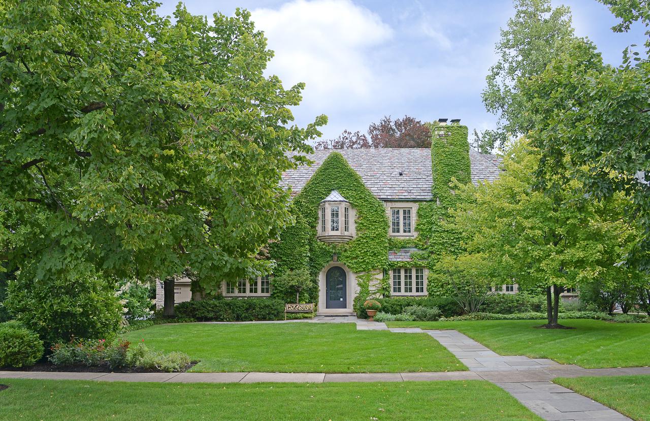 321 Leicester Rd., Kenilworth, IL 60043