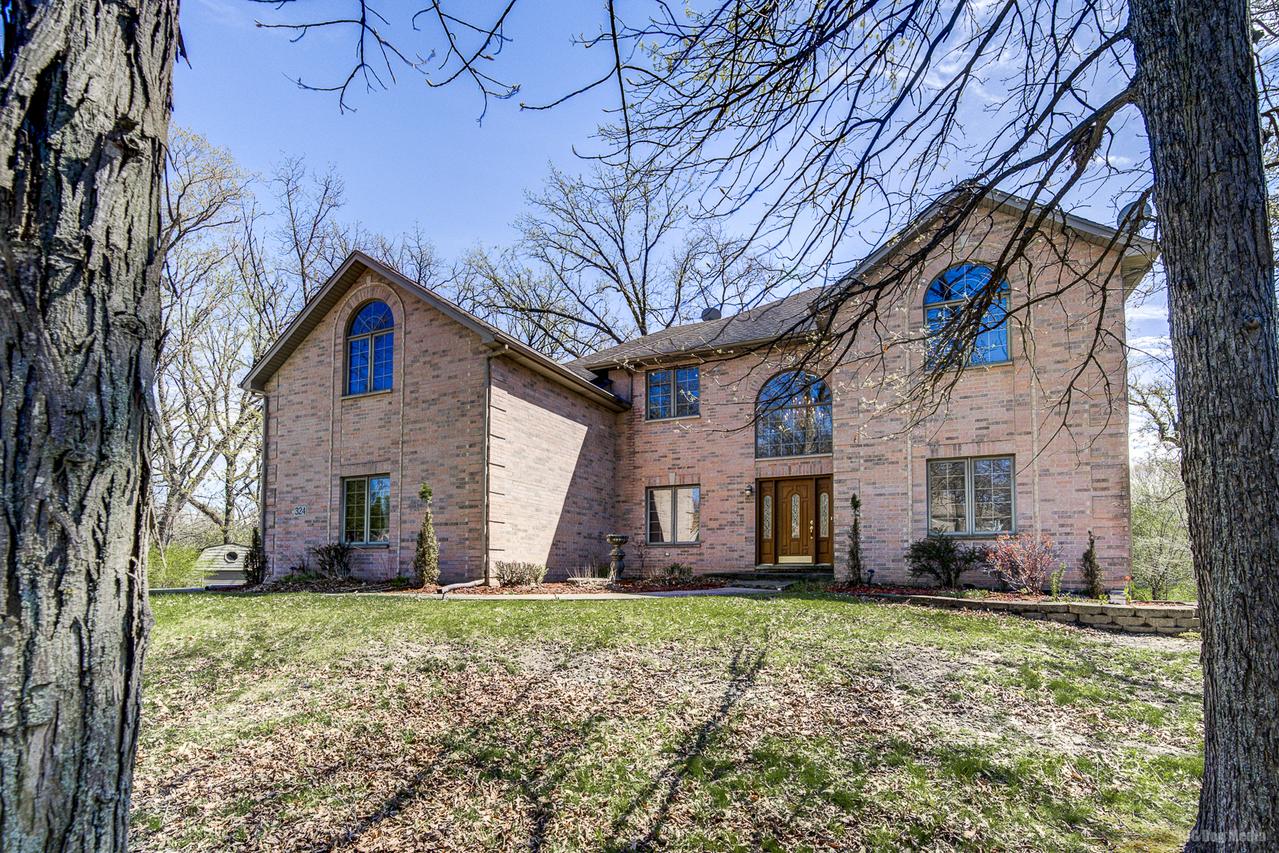 324 Royal Oak Dr., Steger, IL 60475