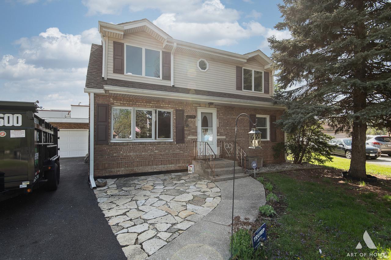 7908 Garden Ln., Bridgeview, IL 60455
