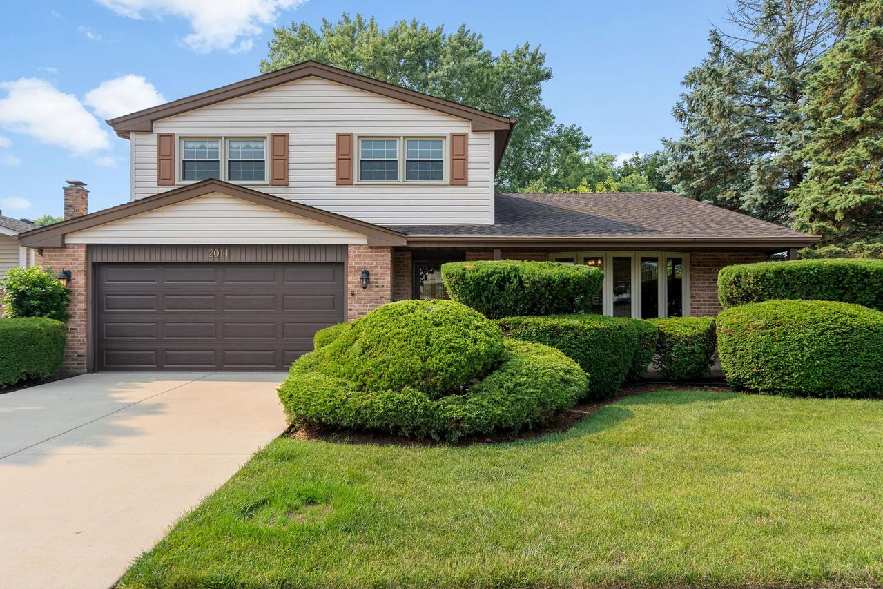 2011 E Canterbury Dr., Arlington Heights, IL 60004