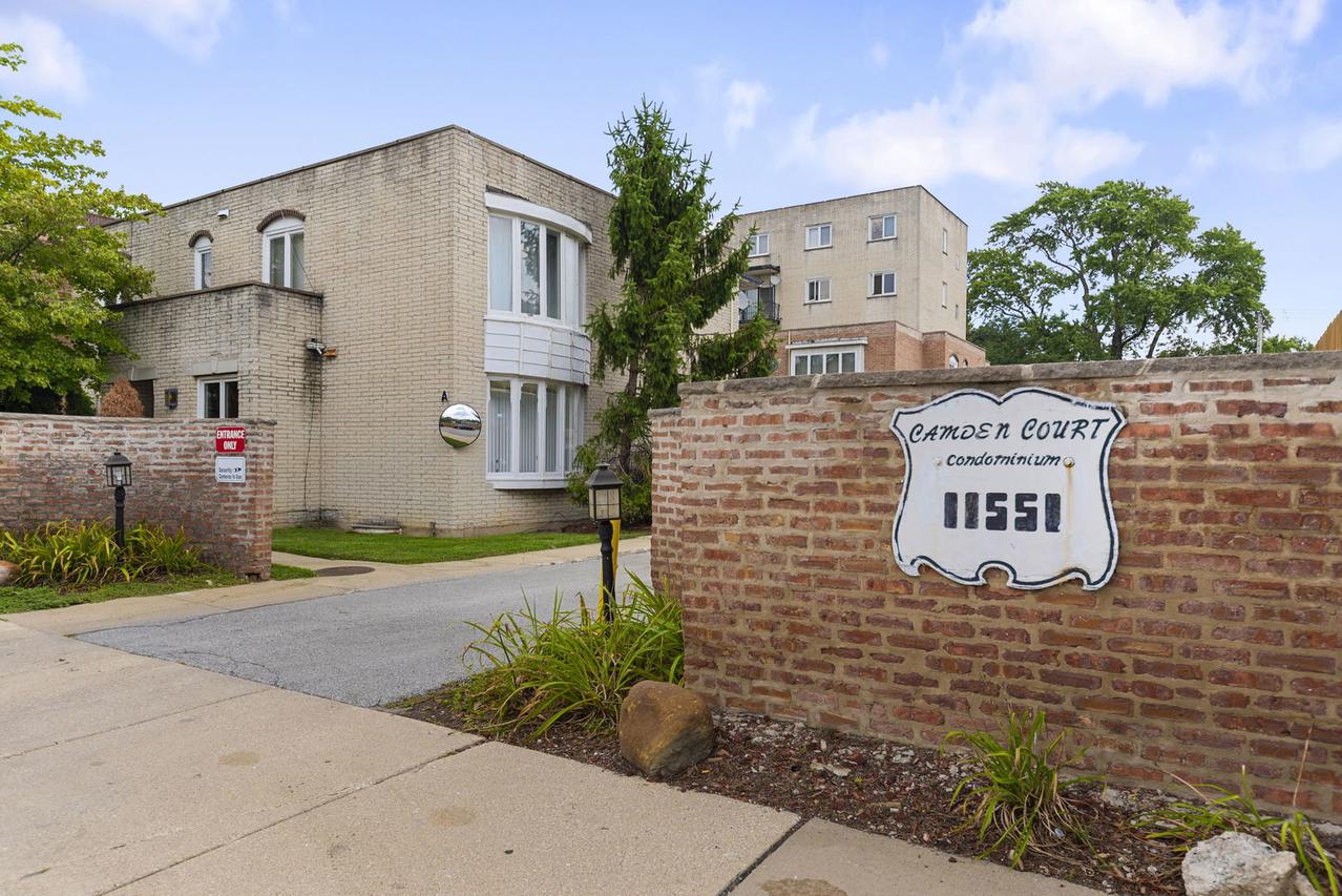 11551 S Western Ave. #C2C, Chicago, IL 60643