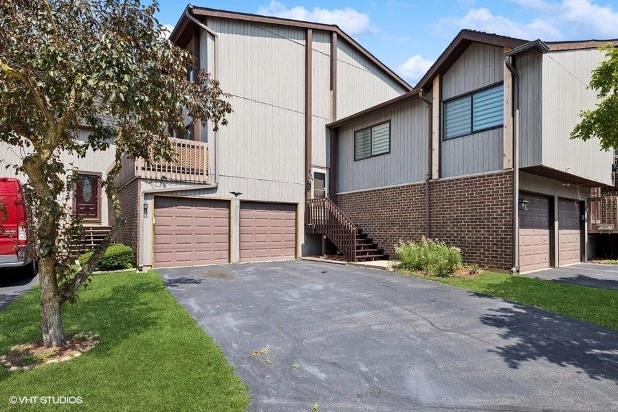 776 Golfview Dr., Roselle, IL 60172