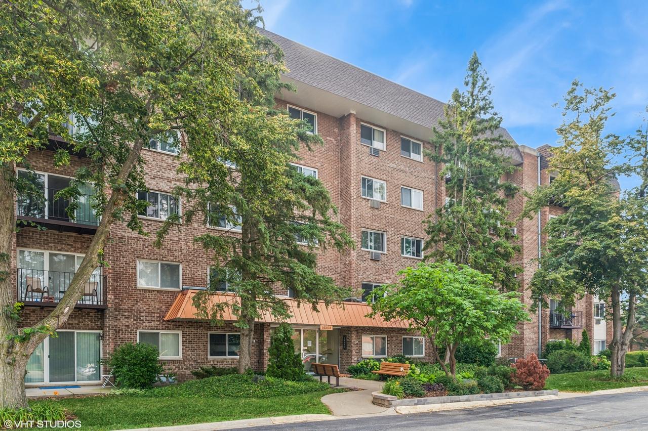 10353 Dearlove Rd. #4C, Glenview, IL 60025