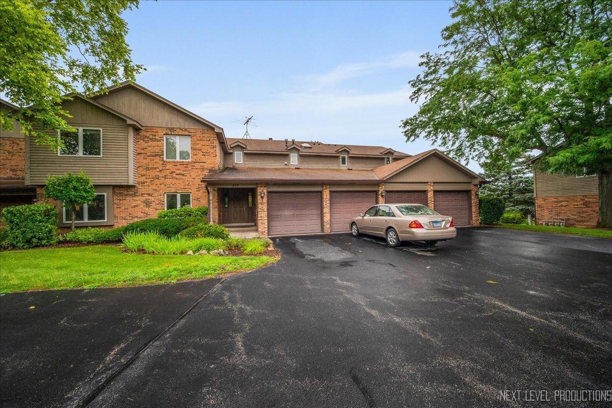 977 West Ct. #A, Naperville, IL 60563