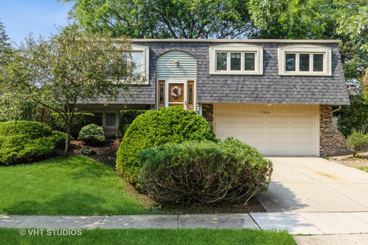 7444 Nottingham Dr., Tinley Park, IL 60477