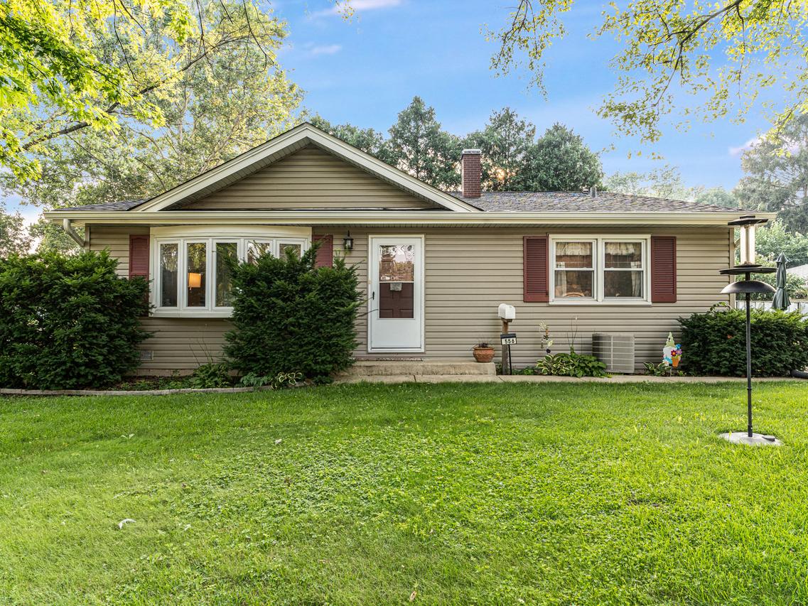 556 Lowden Ave., Glen Ellyn, IL 60137