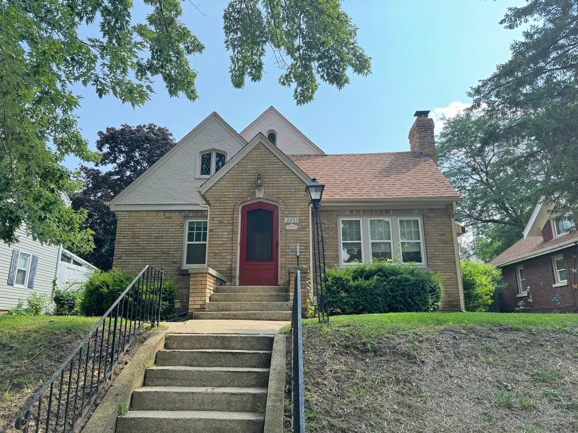 2231 9th Ave., Rockford, IL 61104
