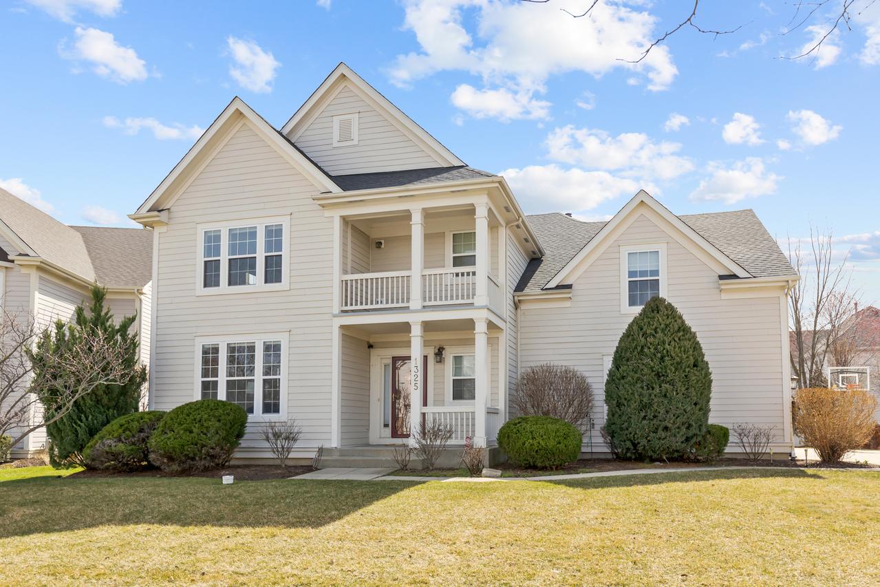 1325 Grantham Dr., Schaumburg, IL 60193