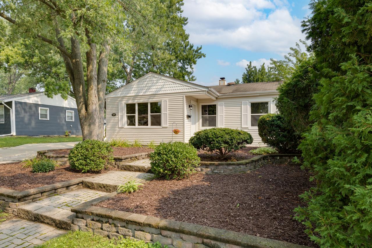 1684 Poplar Ave., Hanover Park, IL 60133