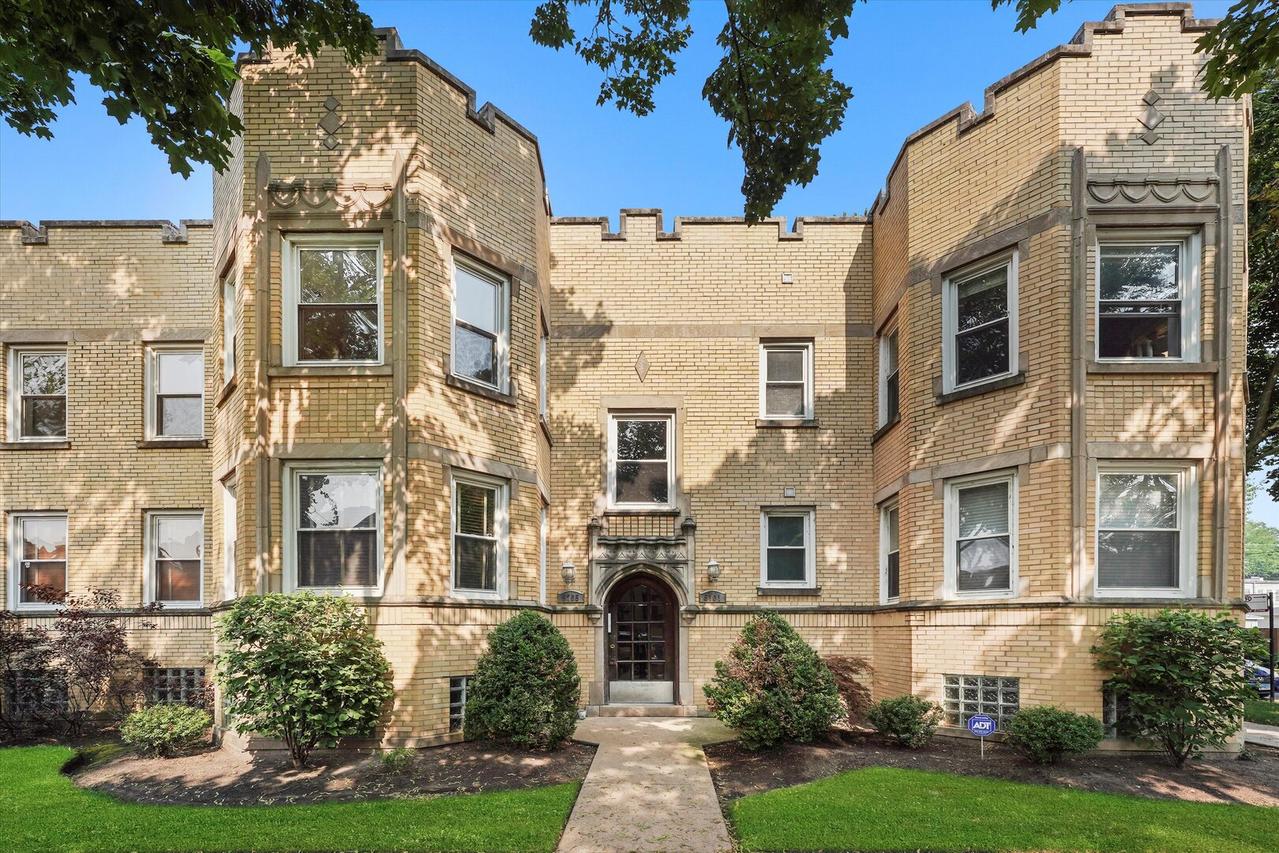 5705 N Maplewood Ave. #2, Chicago, IL 60659