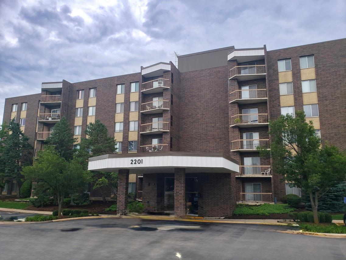 2201 Grace St. #100, Lombard, IL 60148