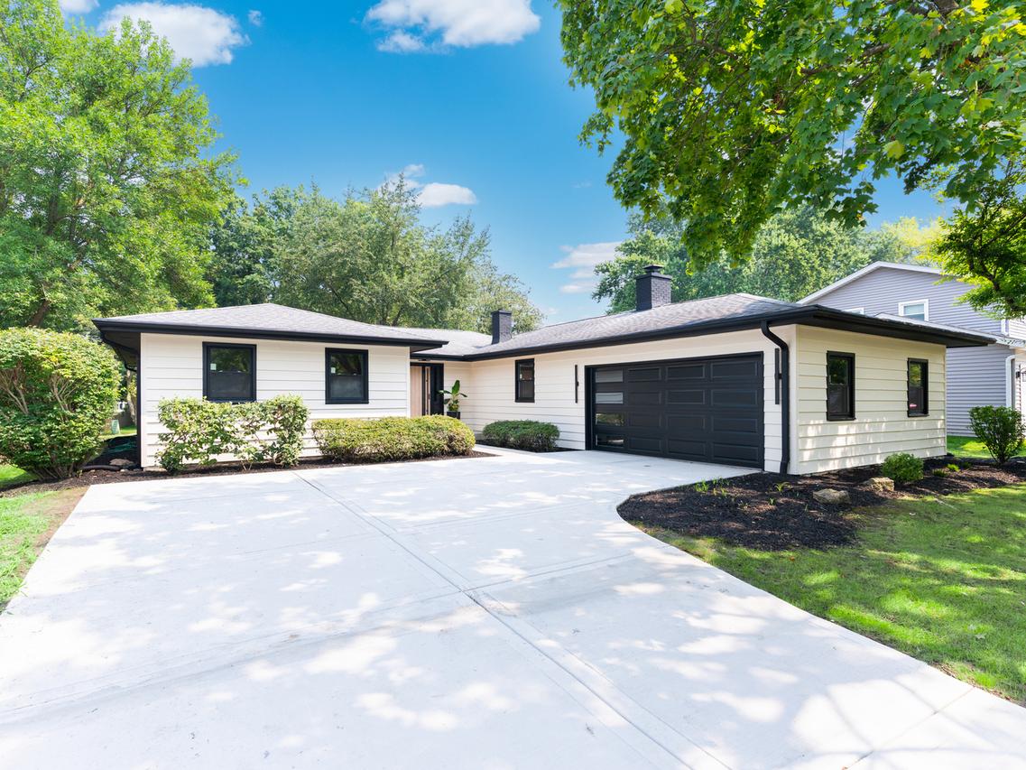 104 Devon Ln., Naperville, IL 60540