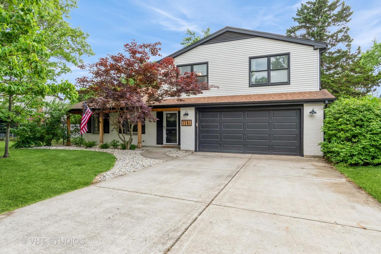 1581 Chippewa Dr., Naperville, IL 60563