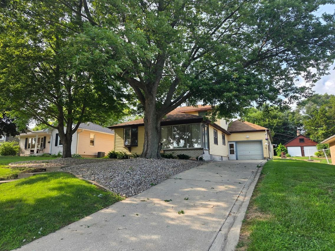 108 W 6th St., Spring Valley, IL 61362