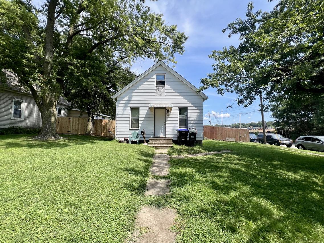 301 Stillwell St., Bloomington, IL 61701
