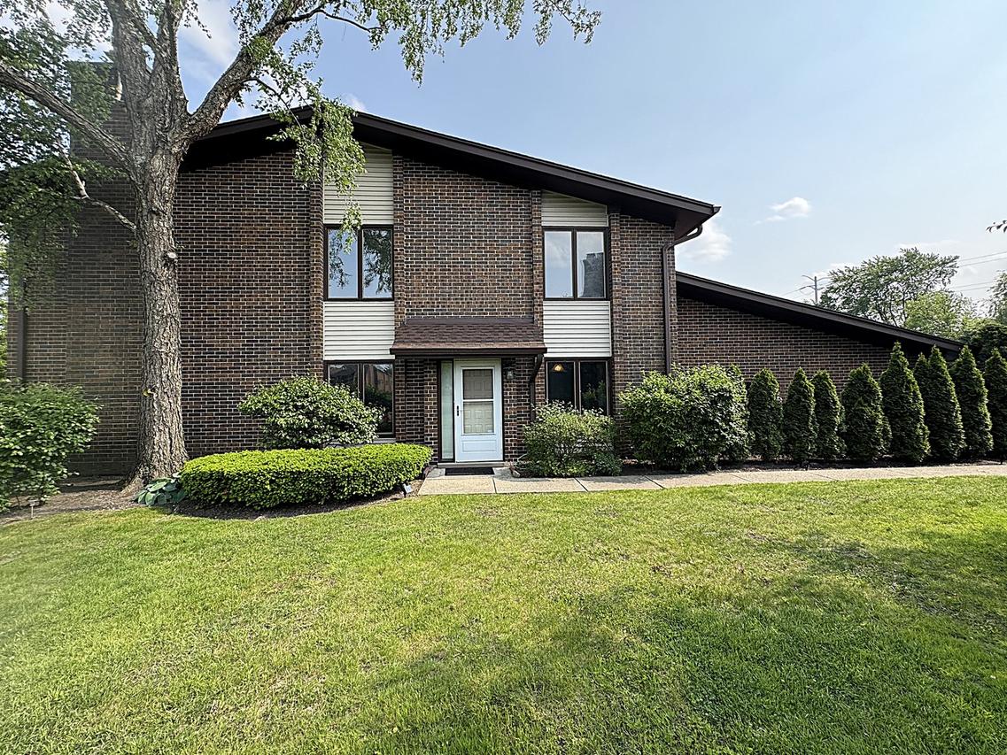 1097 Deerfield Pl., Highland Park, IL 60035
