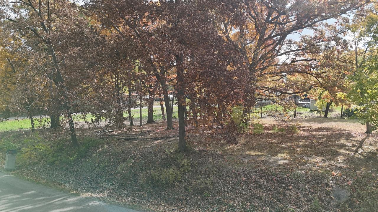 867 & 868 Lake Holiday Dr., Lake Holiday, IL 60548