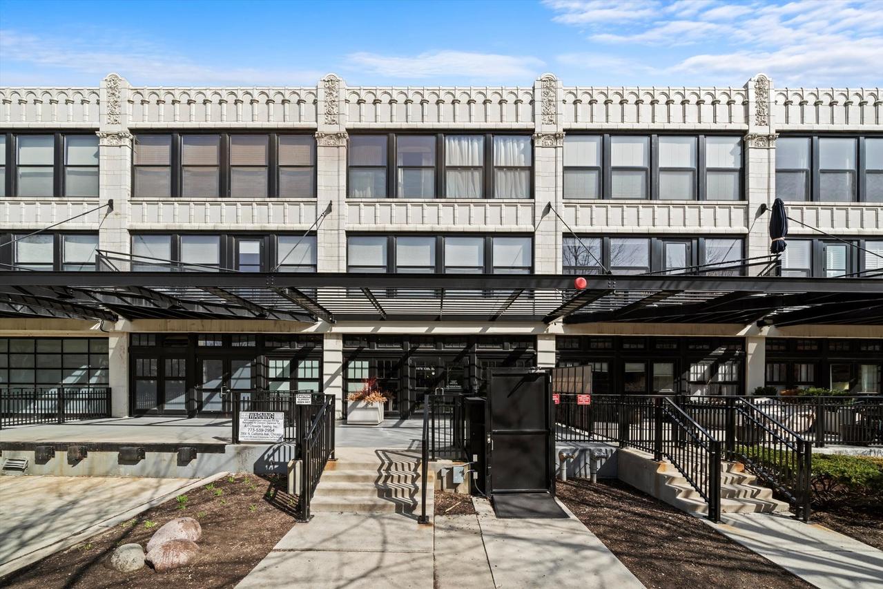 1070 W 15th St. #403, Chicago, IL 60608