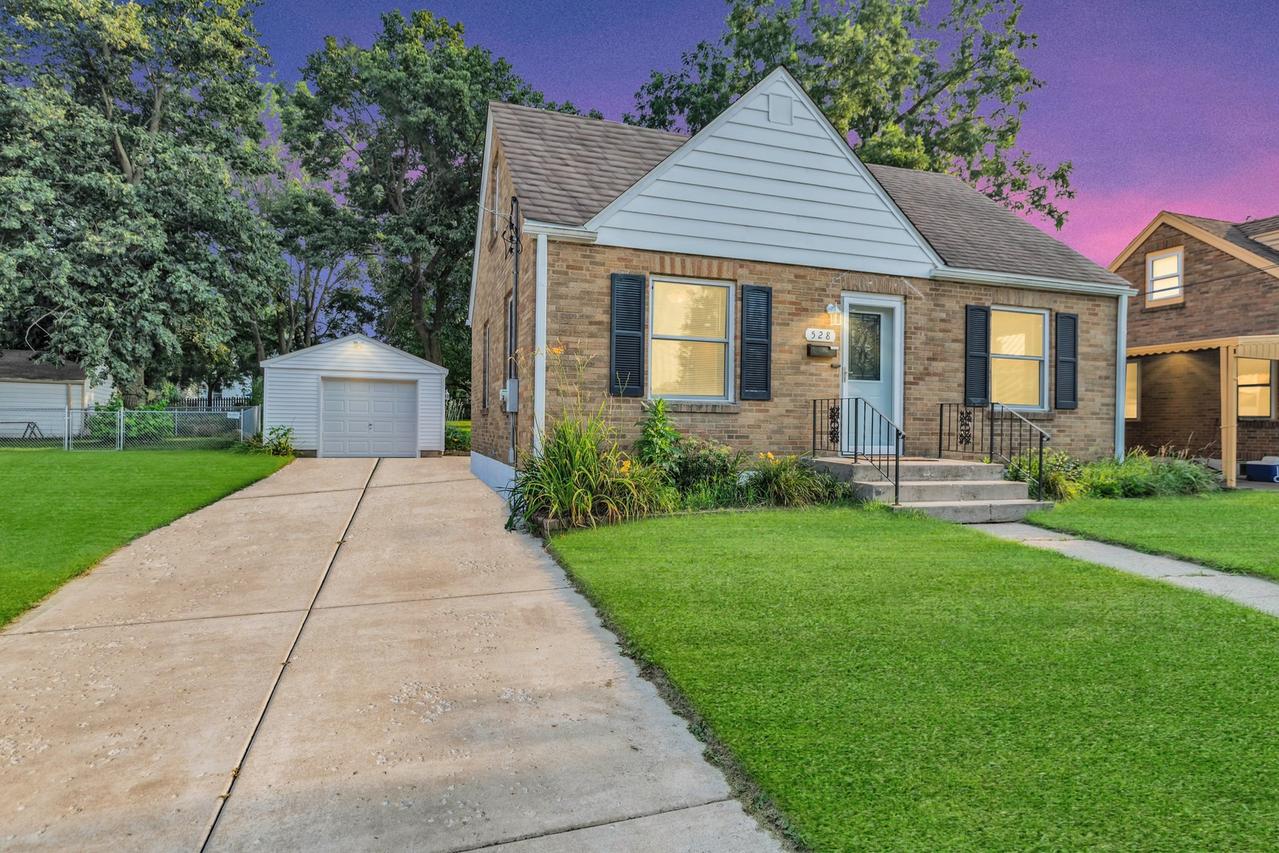 528 Sycamore St., Sycamore, IL 60178