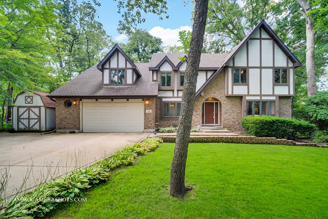 3121 Whispering Oaks Ln., Woodridge, IL 60517