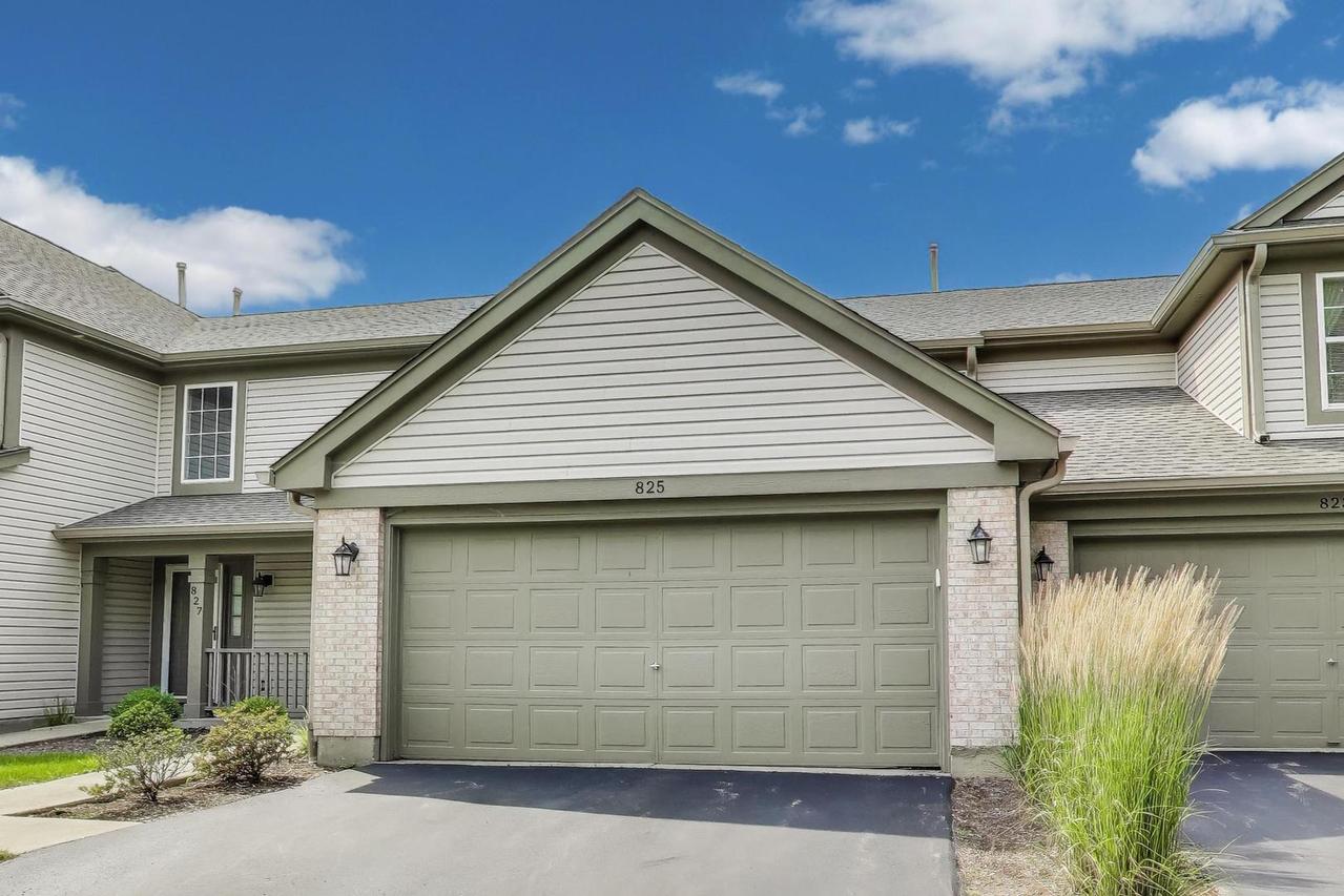 825 Blue Spruce Ct., Lindenhurst, IL 60046