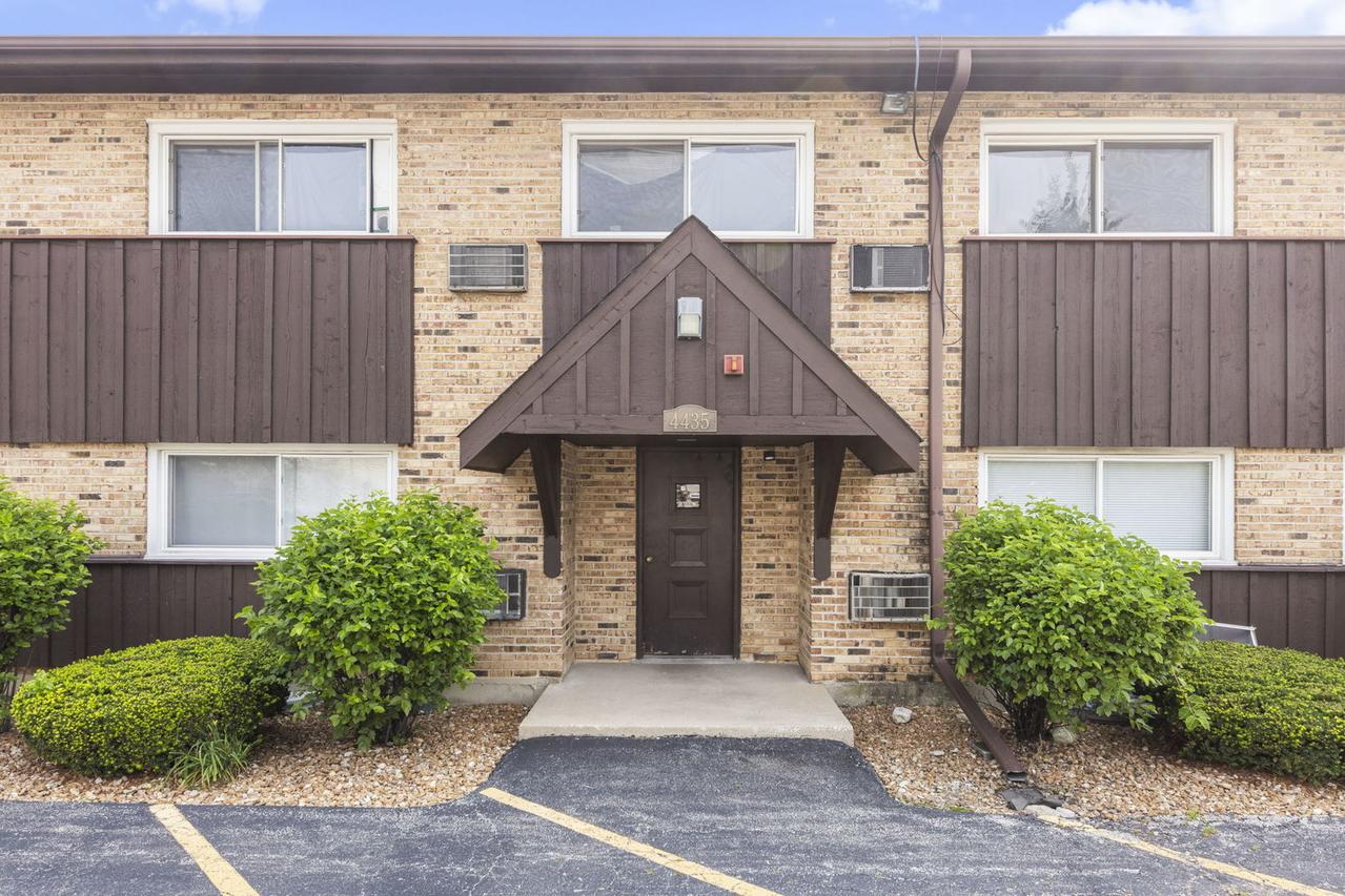 4435 Arbor Cir. #23, Downers Grove, IL 60515