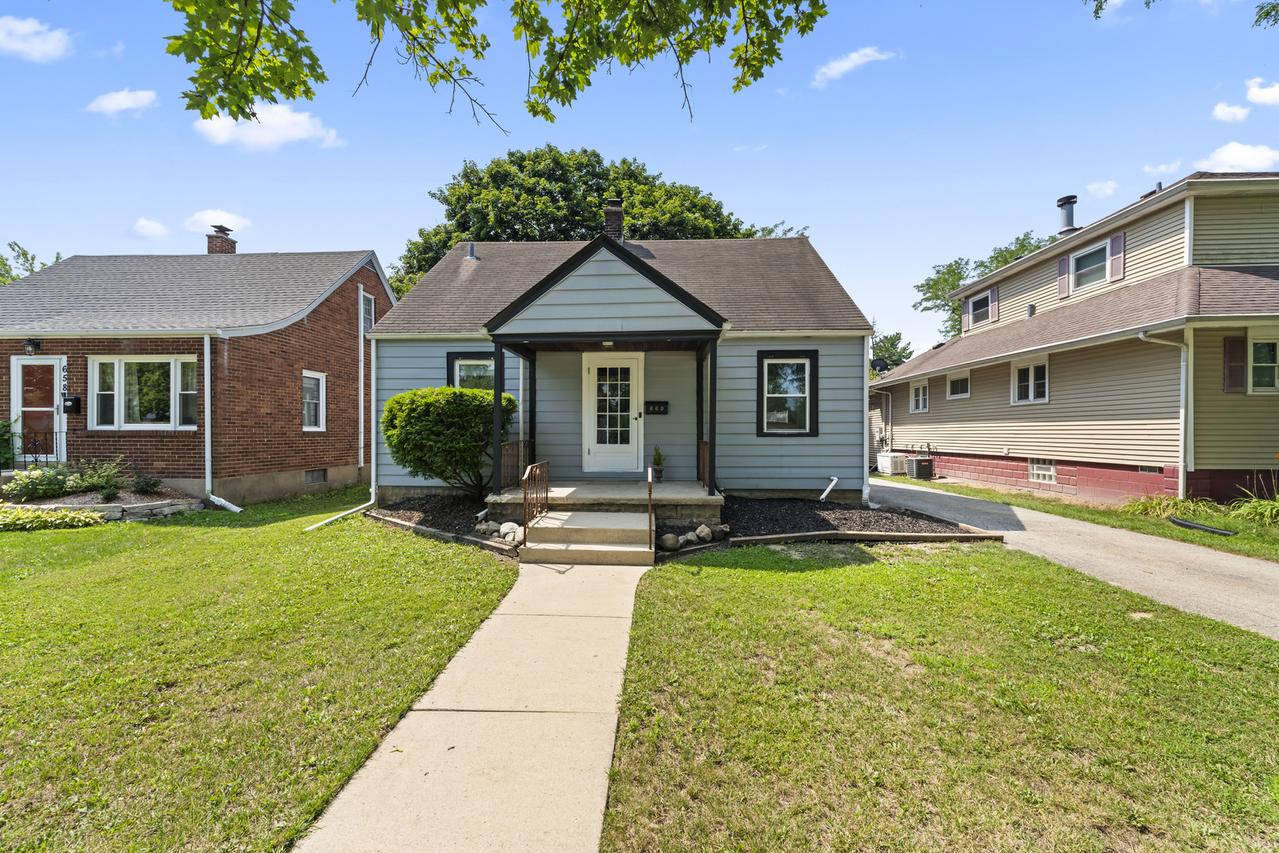 660 1st St., Crete, IL 60417