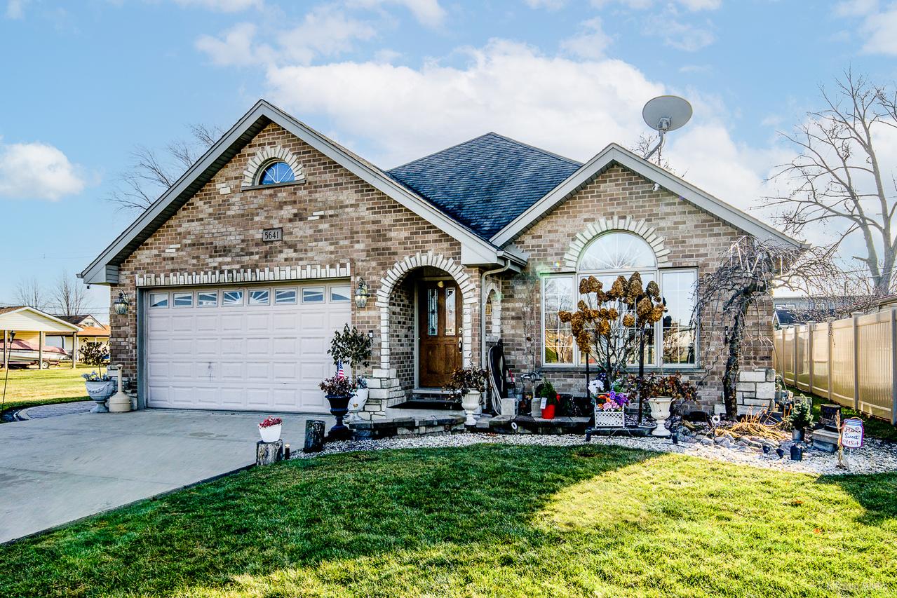5641 W 81st Pl., Burbank, IL 60459