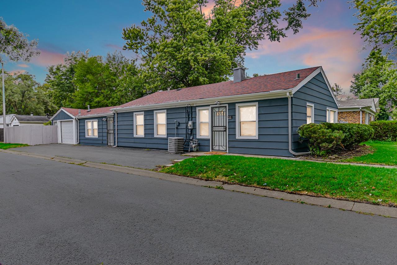 16840 Bulger Ave., Hazel Crest, IL 60429