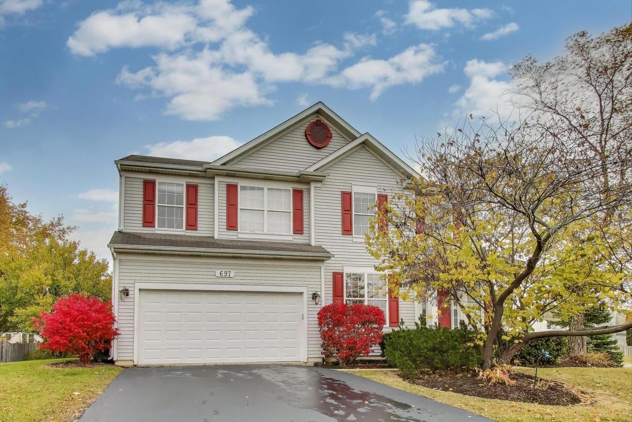 697 Providence Ln., Lindenhurst, IL 60046