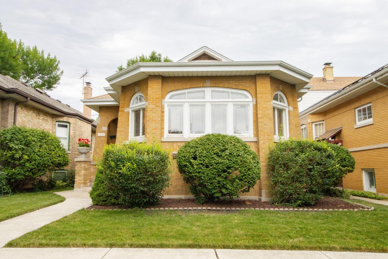 2654 W Morse Ave., Chicago, IL 60645