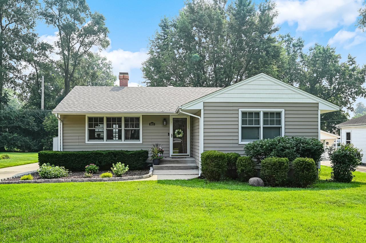 5633 Virginia Ave., Clarendon Hills, IL 60514