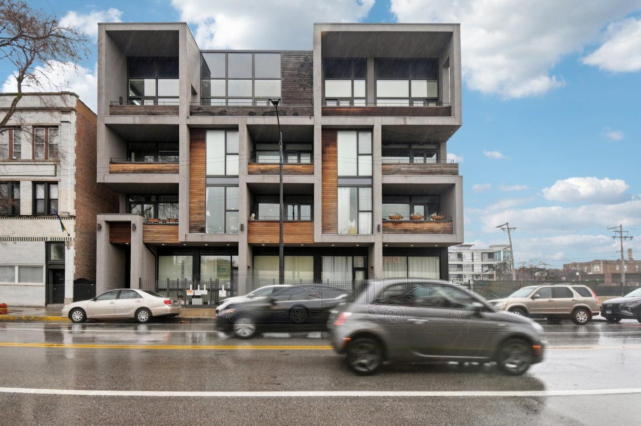 2424 W Chicago Ave. #202, Chicago, IL 60622