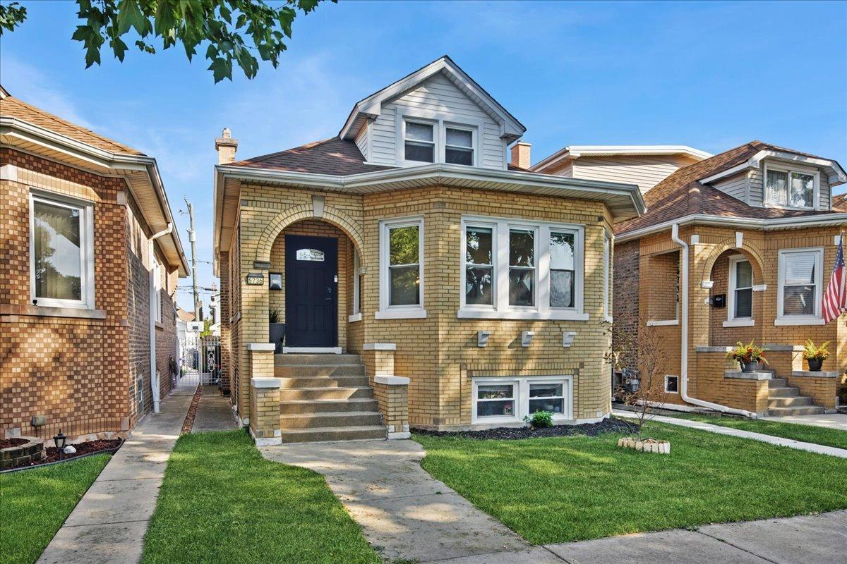 5736 W Roscoe St., Chicago, IL 60634